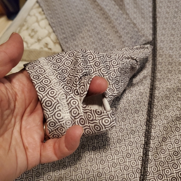 ⬇️ Lole stretch top with ruching at shoulders and thumb holes - Picture 3 of 13